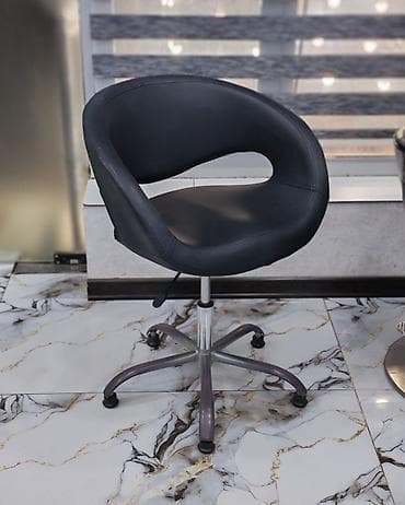Офисные стулья: Döner ofis/stul – qara rəngdə, yumru formalı oturacaq və bel hissəsi — 2