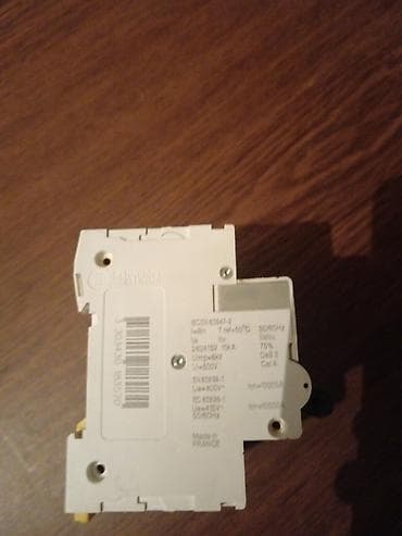 kerpic satilir: Salam satılır şneyder 100 Amper kurtka 52 razmer lampalar Vklçater — 7