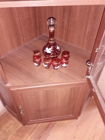 nabor açar: Qırmızı şüşə dekanter və stəkan dəsti - Klassik formalı şüşə — 1