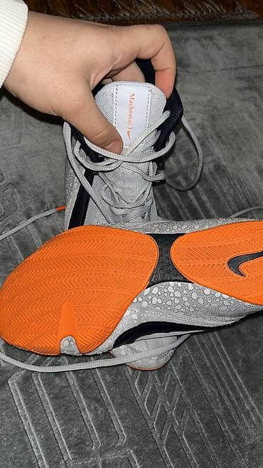 Ботинки: Nike boks ayaqqabıları – yüksək boğazlı, yüngül və çevik model. Nike — 7