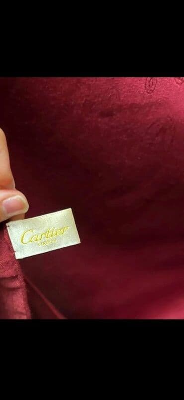 cartier браслет qiymeti: Cartier şərf – bordo rəngdə, zərif parıltılı toxuma. Parçada incə — 2