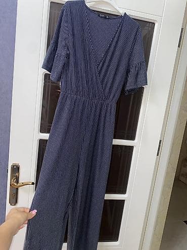 Bershkadan 80 azn alinib, S(36) razmerdir, 38 e de gedir,,2 defe