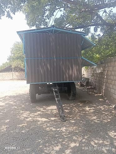 traktor qosqusu: Köçəri arıçılıq üçün səyyar arıxana qoşqusu Arı lapetindən əlavə — 2