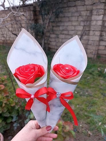 gul sekilleri: Tək buket gül ədədi 3 azn. Dekorativ qırmızı güllərdən ibarət — 3