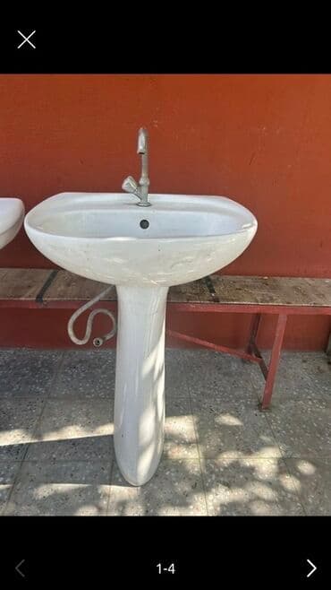 Унитазы: Ayaqüstü pedestal lavabolar – 2 ədəd Xüsusiyyətlər: - Material — 1