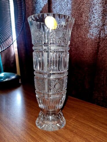 məxmər gülü: Bir vaza, Xrustal — 1