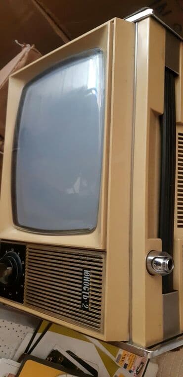 Televizorlar: Телевизор ЮНОСТ-2 . Переносной,транзисторный 1969 г. 214×310×240 мм — 2