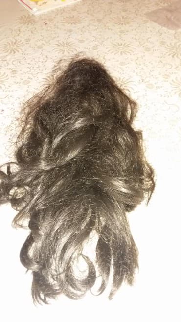 təbii pariklər: Sinyon Yaxsi veziyyetde .Tund renglidir.Cox az islenib.10azn — 1