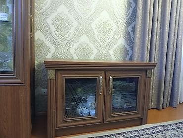 kamp stul: Klassik üslubda vitrin dəsti - Tərkib: 1 ədəd şüşə qapılı hündür — 2