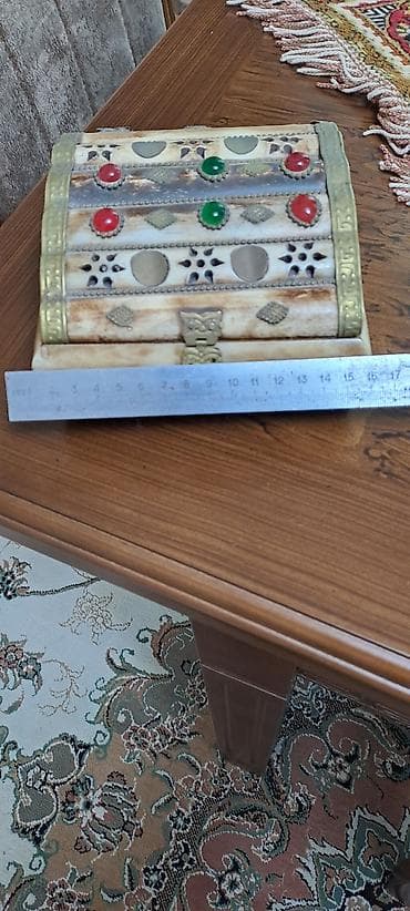 qedimi mebel: Əl işı zərgərlik/qutu – dekorativ şkatúlka - Material: ağac gövdə — 2