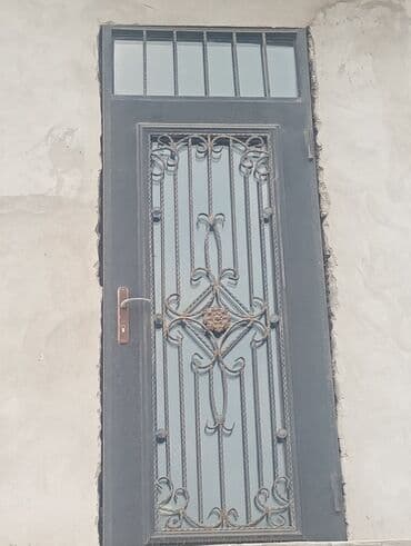 Напольные покрытия: Dəmir barmaqlıqlı şüşə qapı - Material: qalın metal karkas, dekorativ — 3