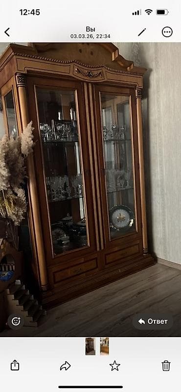 kombi ariston: Klassik üslubda qonaq otağı üçün vitrin və konsol dəsti - Material — 1