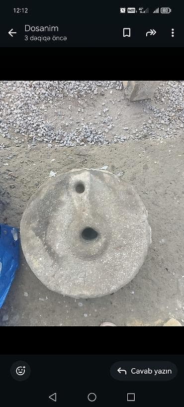 lavas aparati: Əl dəyirmanı – daş üyüdücü - Material: bütöv təbii daşdan yonulmuş — 2