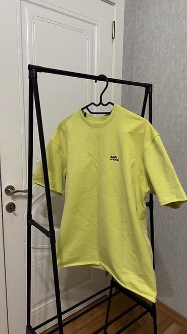 unisex: Neon-sarı rəngdə unisex t-shirt. Xüsusiyyətlər: - Rəng: açıq — 1