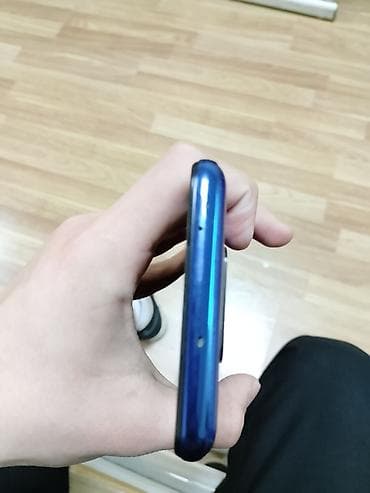 nokia asha 300: Məhsul: Smartfon Xüsusiyyətlər: - Korpus: parlaq mavi yan çərçivə — 3