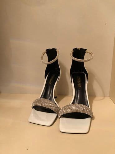 туфли новая не одевала не разу: 39razmer 38ədə gedir 1dəfə geyinilib 70alınıb. Markadır. 28azna — 1