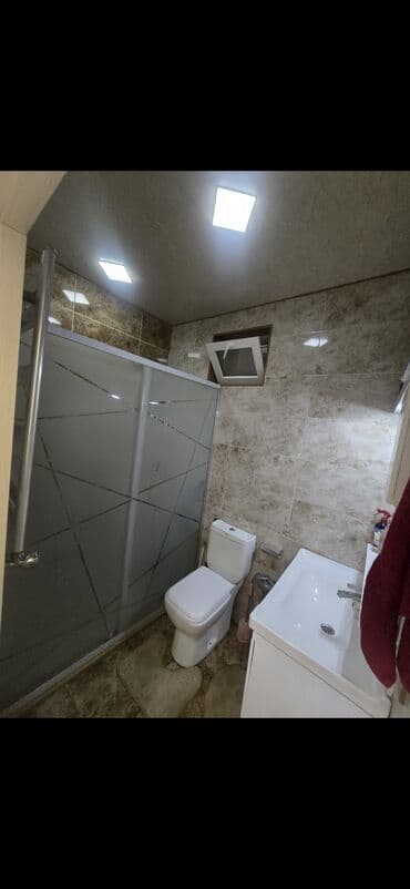 qara qarayev: Xırdalan şəhərində yerləşən Texnikoma və 3 nömrəli məktəb yaxınlığında — 4