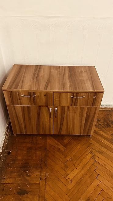 1) Ofis mebel dəsti – ağac Qara rengdə : 3 qabaq işçi masası, 1 böyük — 1