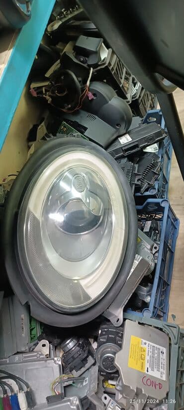 w202 sukan: MINI markalı, dəri örtüklü sükan. Funksional düymələri və erqonomik — 6