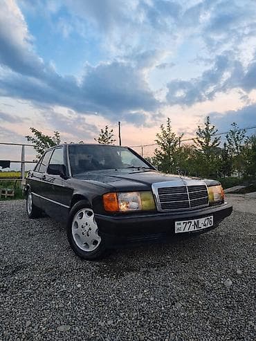 yan guzgu s: Mercedes-Benz 190 (W201) sedan - Kuzov: 4 qapılı sedan, tünd — 2