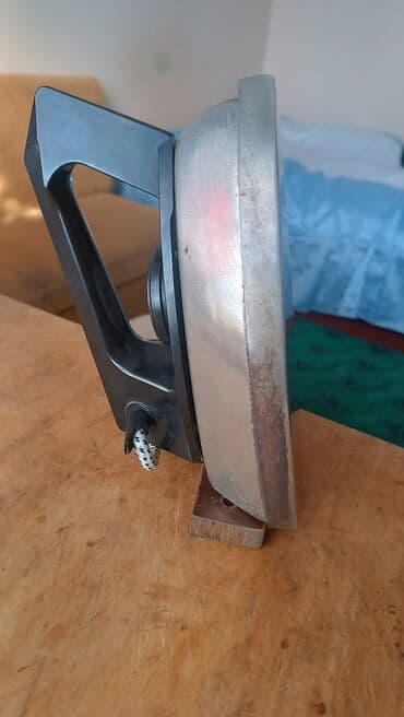 Техника для кухни: Elektrik ütüsü - Material: metal korpus, plastik sap - Aşağı hissə — 2