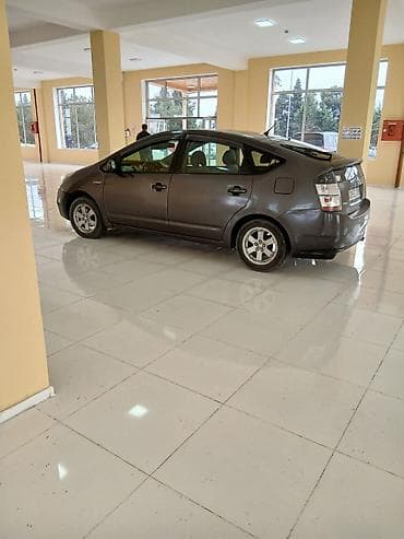 daewoo 2005 model: Toyota Prius – hibrid hetçbek - Rəng: tünd boz (metallik) - Kuzov: 5 — 2