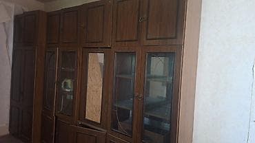 qorka: Klassik iri divar dolabı (sektsiyalı). - Material: ağac üzərində tünd — 4