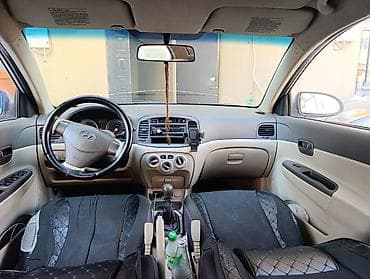 lada sukan: Hyundai Accent: 1.5 l | 2008 il Sedan — 4