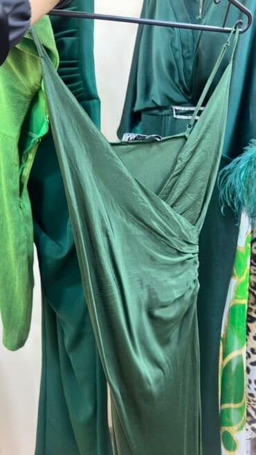 atlas donlar: Qadın geyimləri – şık donlar kolleksiyası - Yaşıl atlas effektli maxi — 1