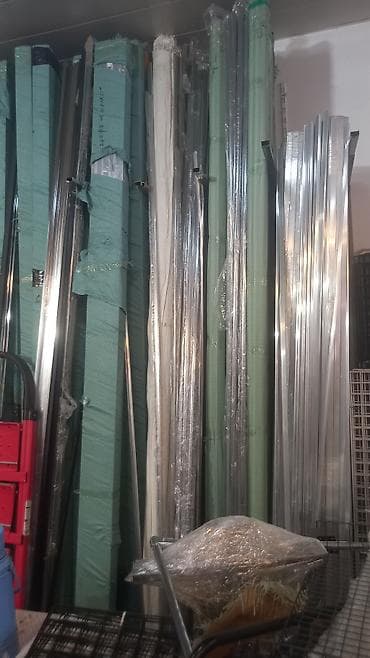 Rəf vitrinləri: Geyim asılqanları – geniş seçim - Materiallar: ağac, plastik, metal — 7