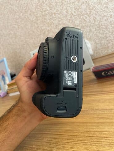 фотоаппарат canon 6d mark 2: 📷Canon 6D body ❇️Probeg: 8-9K ❇️Cəmi 7-8 dəfə işləniv ❇️Göründüyü — 11