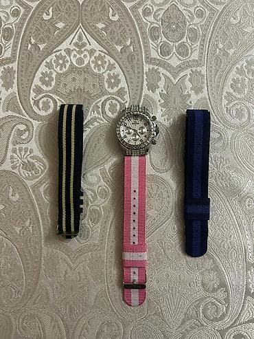 telefon qol saatlari: Məhsul: Qol saatı + 2 ədəd əlavə parça kəmər Təsvir: - Korpus: Gümüş — 1