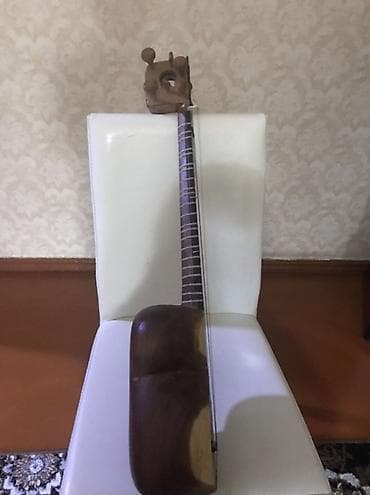 Tar-Azərbaycan xalq musiqi aləti - Korpus: klassik armud formalı, iki