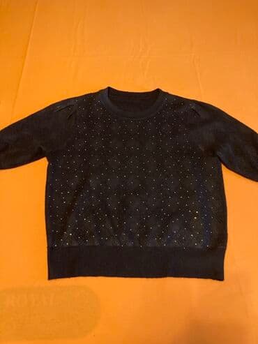 qarin eritmek ucun krem: Bu ağ rəngli, qolsuz bluz yaraşıqlı naxışlı dizayna malikdir. Bluzun — 2