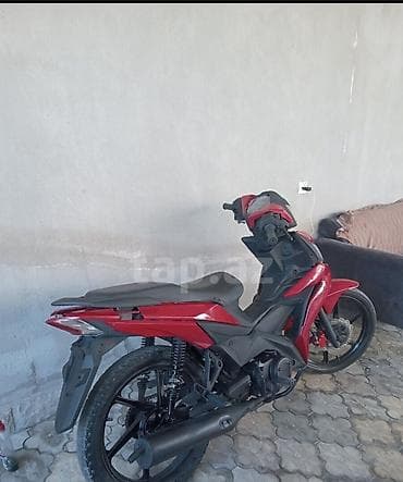 avto rullar: Qırmızı rəngli şəhər tipli skuter/moped - Agressiv dizaynlı — 2