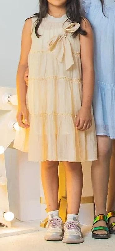 Uşaq qız paltarı – krem/bej rəngdə, yüngül və nəfəsalan parça. -