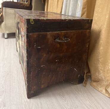 Güzgülər: Rəsmli taxta sandıq/kəllə - Material: massiv taxta, metaldan yan — 3