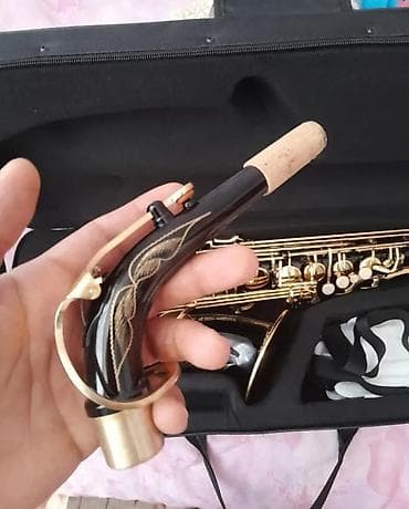 qoruyucu eynək: Alto saksafon dəsti - Korpus: qara lak örtük, bədən və klapanlarda — 2