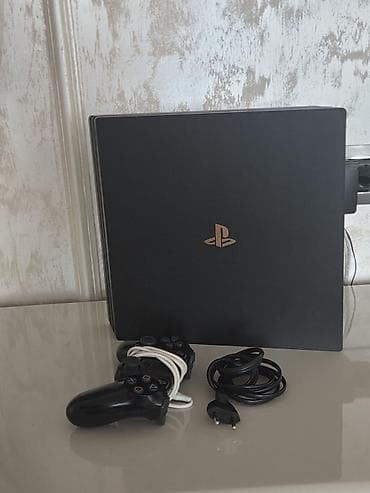 Salam, PS4 Pro satılır. Yaxşı vəziyyətdədir, çox az istifadə olunub. 1