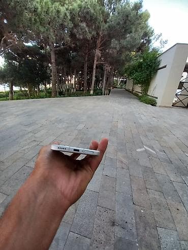 səs karti: Smartfon – 4,5–5 düymə yaxın ekranlı, ön hissədə kapasitiv “ev” — 5