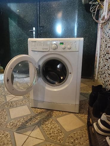 qapı bağlayan: Indesit ön yükləməli paltaryuyan maşın - Brend/model: Indesit — 1