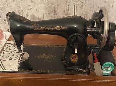 antik pullar: İşlənmiş mexanik tikiş maşını – klassik model - Gövdə: qara rəngli — 2