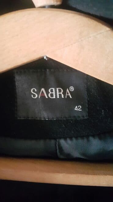 qadınlar üçün qısa paltolar: Dizden palto 42 razmer cibleri var hamile qadinda geyine biler — 3