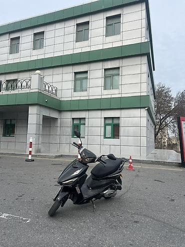 Mopedlər,skuterlər: Qara rəngli şəhər skuter/moped Senedleri tam qaydasındadır - Rəng — 1