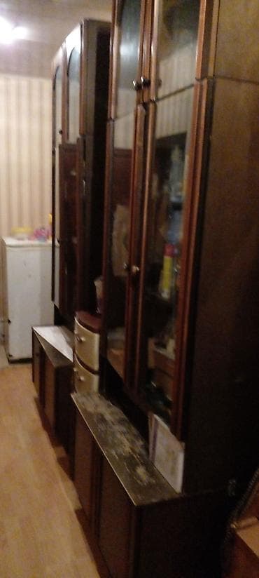 bolun: Divar mübelinin 2 ədəd bölməsi.Riqa istehsalı,taxta material,1992-ci — 1