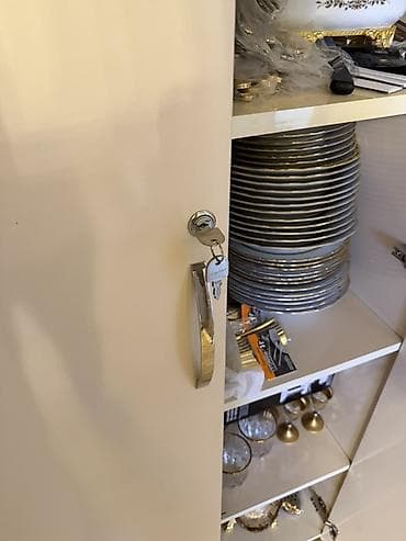 metbex dolabı: Salam 600 manata yiqilib umumi 8 polka di + hazarlidi ideal — 2