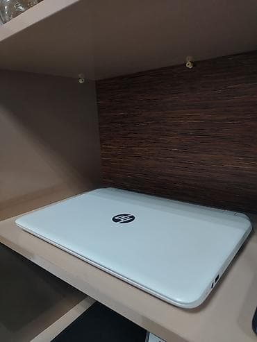 hp 650: HP Pavilion bəyaz/gümüş noutbuk 2GB xarici videokart, - Ekran: 15.6" — 2