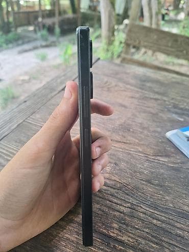Redmi 13C 128/6 Ekrandq cat var qiraqlarinda ezik var adapter qosma — 3
