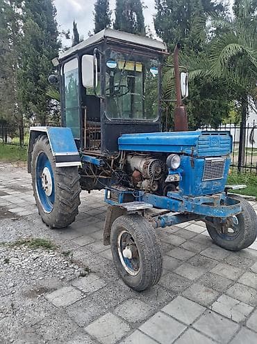 car charger: Traktor MTZ tipli, mavi rəngli, kabinalı Xüsusiyyətlər: - Dizel — 2