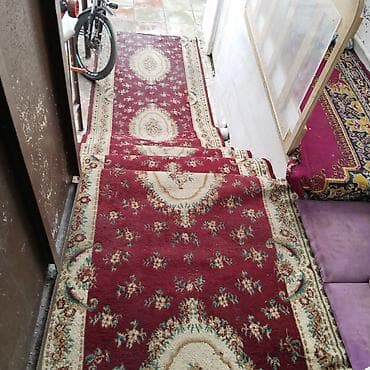 Qırmızı rəngli pilləkən xalçası – klassik naxışlı - Rəng və dizayn